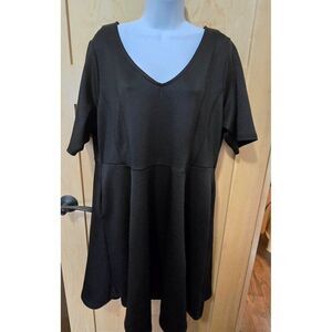 Torrid Size 2X Black Short Sleeve V-Neck Dress With Back Zipper